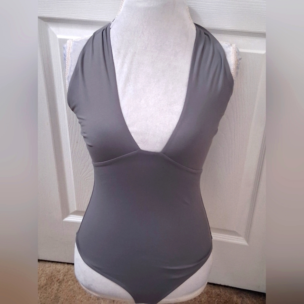 NWT Reo Rea Grey Plunging V Neck Halter Body Suit    Size S